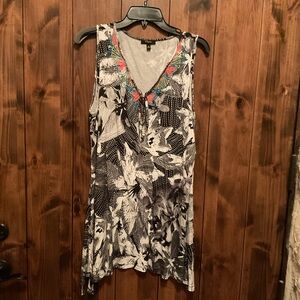 Cupio Black and White Floral Sleeveless Top